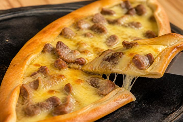 Kuşbaşı Kaşarlı Pide