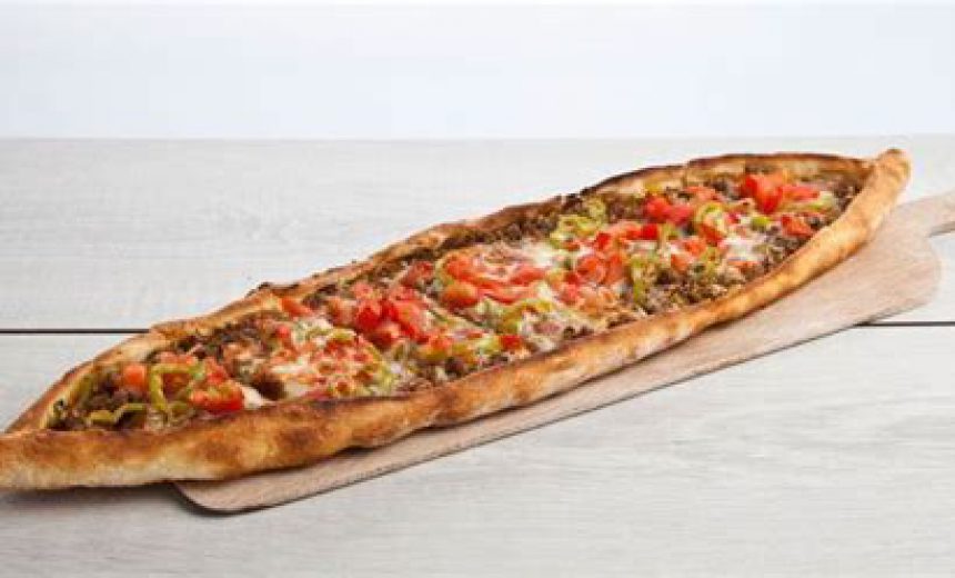 Kıymalı Kaşarlı Pide